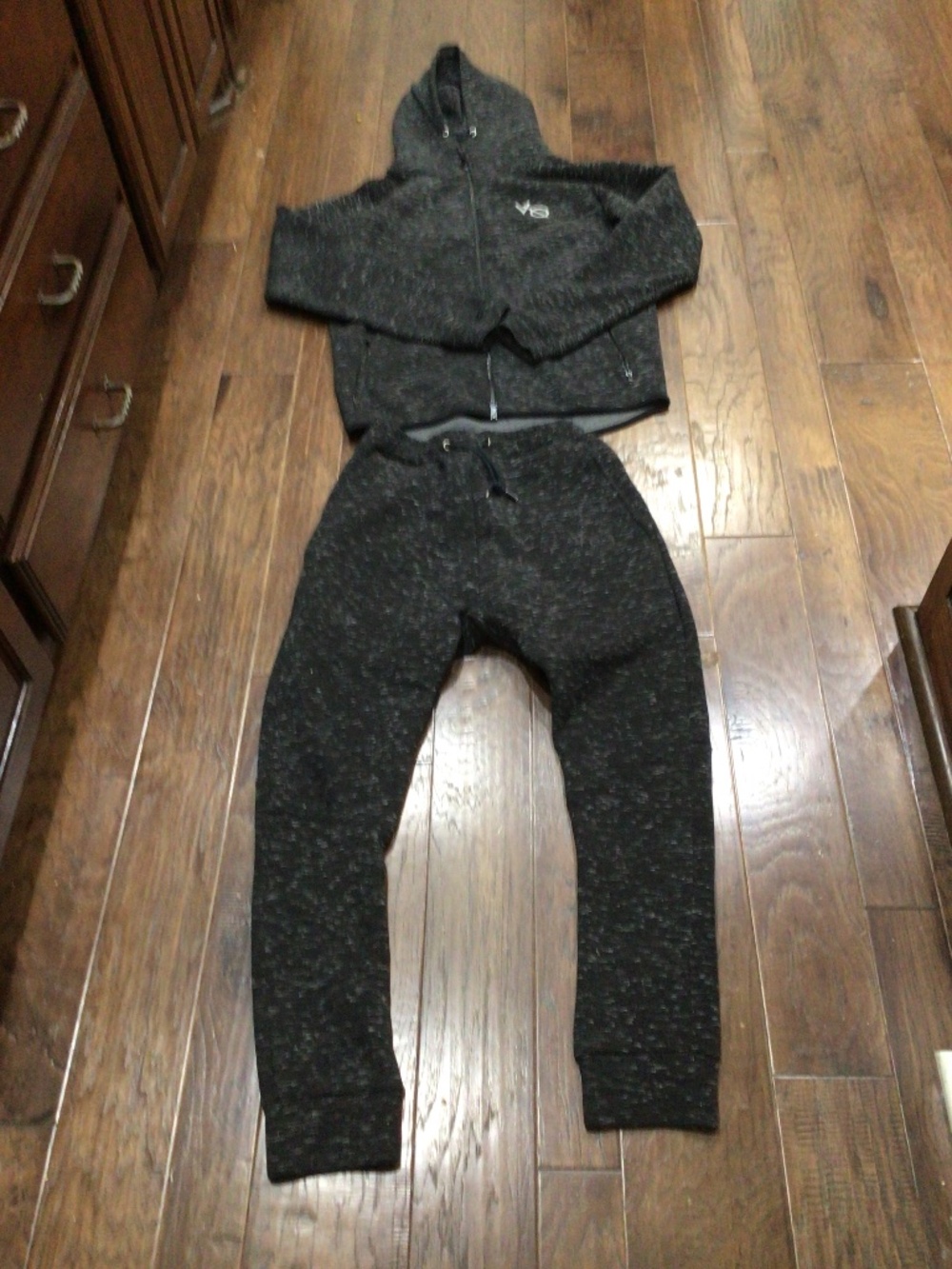 Vanquish Fitness (VO) jogging pants with sweatshirt. Size L excellent shape